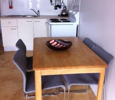 Cable Bay Kabine | Driftwood Lodge Beachfront, Cable Bay Stays, Cable Bay, Northland