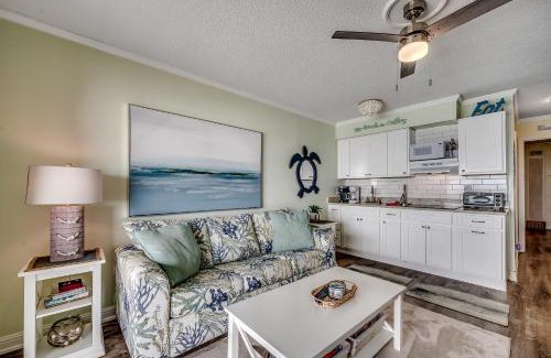 North Myrtle Beach Haus | Drifty Daze Oceanfront Suite w Pool