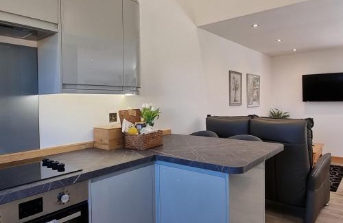 Muchelney Haus | Dronefield Lodge