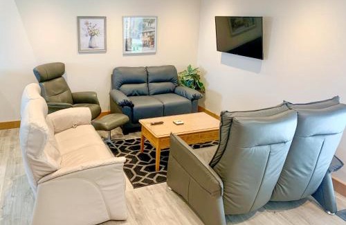 Muchelney Haus | Dronefield Lodge