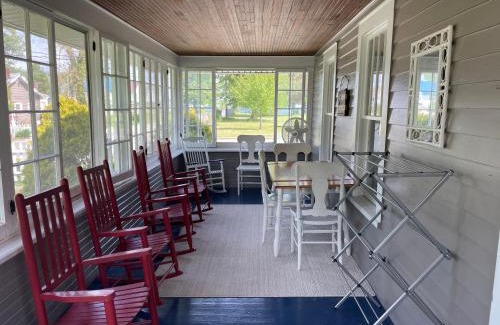 Geneva-on-the-Lake Haus | Drop Anchor Cottages and Lake House