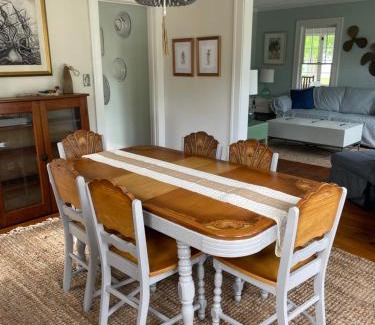 Geneva-on-the-Lake Haus | Drop Anchor Cottages and Lake House