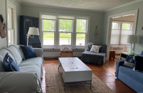 Geneva-on-the-Lake Haus | Drop Anchor Cottages and Lake House