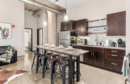 Warehouse District Wohnung | DT 2BD Steps from Target Field Gym Kitchen Laundry