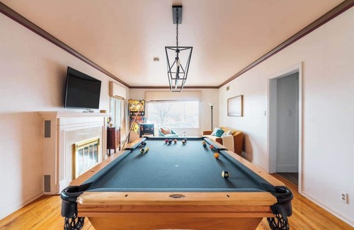 Downtown Flagstaff Haus | DT Flag | Epic Game Room | Hottub | BBQ | Fire Pit