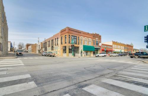 Monett Wohnung | Dtwn Loft in the Heart of Monett Pets Welcome!