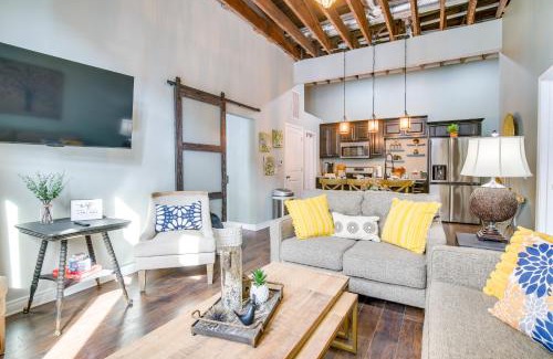 Monett Wohnung | Dtwn Loft in the Heart of Monett Pets Welcome!