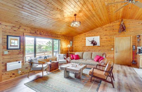 Dubois Haus | Dubois Riverfront Lodge with On-Site Fishing and Views