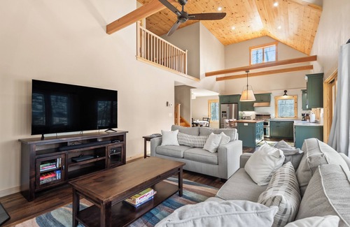 Rangeley Plantation Haus | Duck Duck Moose | New Private Home on Mooselookmeguntic Lake, Private Waterfront