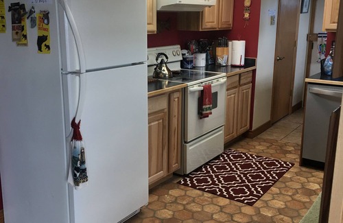 Babb Haus | Duck Lake Frontage, in der Nähe von Babb, Glacier Park, St. Marys, Viel Gletscher, Waterton Pk