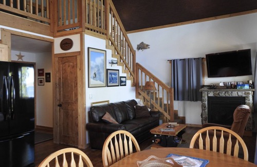 Babb Kabine | Duck Lake West Shore, nur 15 Minuten vom Glacier National Park entfernt!