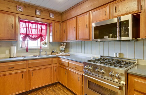 Theriot Haus | Dularge Grand Villa - Steps to Marina + Fishing!