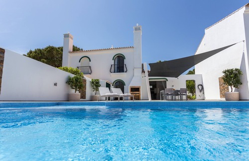 Vale do Garrao Villa | Dunas Design Villa: private heated pool, Fibre, golf discounts, walk to beach