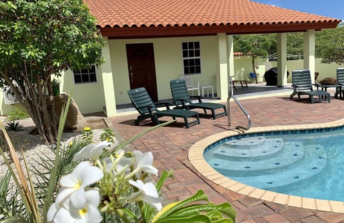 Kamay Haus | Duncans 'Sea Glass Villa