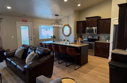 Hurricane Haus | Dune-Our-Thing in unserem geräumigen Haus mit privatem Pool