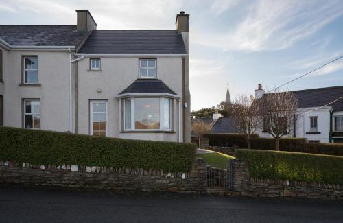 Dunfanaghy Haus | Dunfanaghy - Sea Views- in village - parking