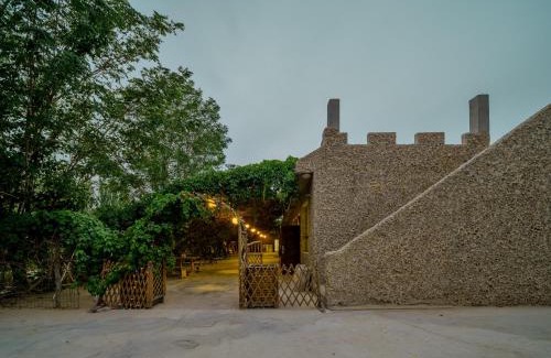 Mingsha Mountain and Crescent Spring Haus | Dunhuang Hu Yang Inn
