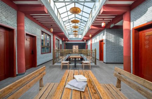 Mingsha Mountain and Crescent Spring Haus | Dunhuang Hu Yang Inn