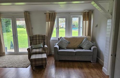 Dunmow Haus | Dunmow 1-Bed Cabin Sleeps 4 10 mins to Stansted