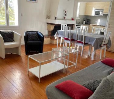 Saint-Feliu-d'Avall Wohnung | Duplex 130m2 dans un mas entouré de vergers - piscine