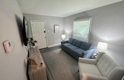 St. Charles Wohnung | Duplex Hideaway in Saint Charles MO