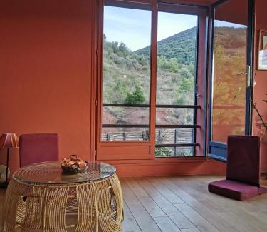 Salasc Haus | Duplex Orange Oasis