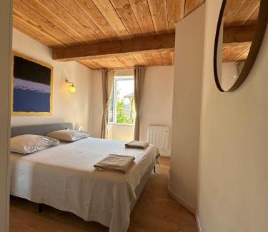 Roquesteron Wohnung | Duplex refait à neuf Village au coeur de la nature
