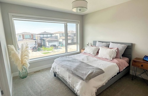 Lethbridge Haus | Duplex- West Lethbridge. 5 minutes from University of Lethbridge.