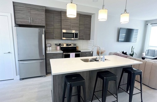 Lethbridge Haus | Duplex- West Lethbridge. 5 minutes from University of Lethbridge.