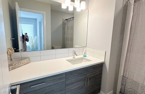 Lethbridge Haus | Duplex- West Lethbridge. 5 minutes from University of Lethbridge.