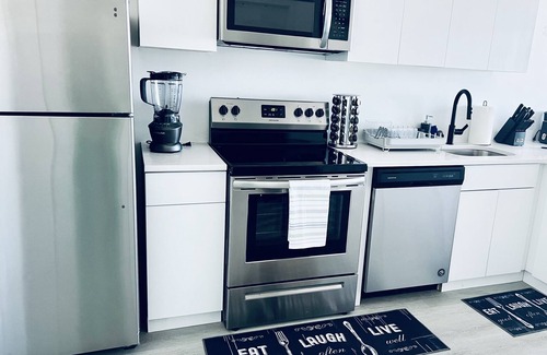 Elizabeth Wohnung | Dwell in Luxury - 7 mins 4rm EWR; 25 mins 4rm NYC