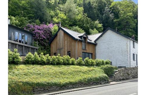 Cwrt Haus | Dyfi Hideaway - Holiday Cottage Snowdonia - Stunning River & Valley Views - Ynyshir