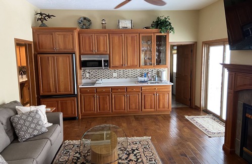 Baileys Harbor Wohnung | E&K Harbor Inn 1 bedroom Suite on lake Michigan in downtown Baileys Harbor