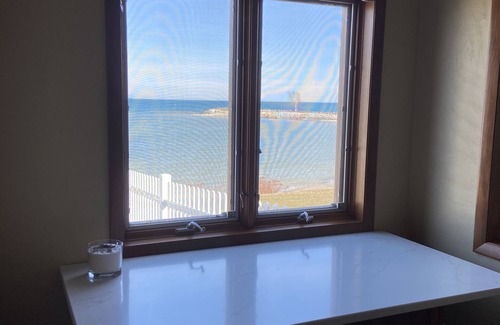 Baileys Harbor Wohnung | E&K Harbor Inn 1 bedroom Suite on lake Michigan in downtown Baileys Harbor