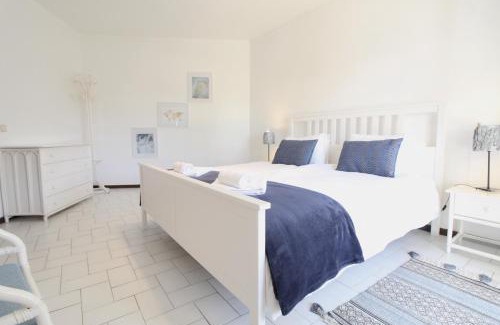 Alporchinhos Haus | E&M Garden View Beach House VII