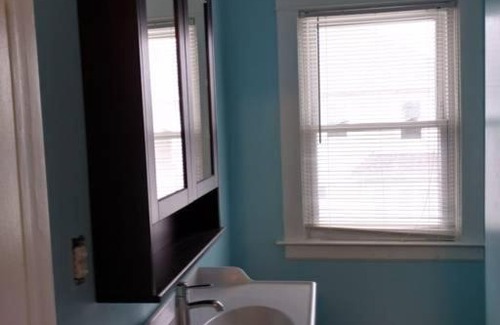 Lansing Wohnung | E Michigan Walk Up Furnished 1 Bedroom APT