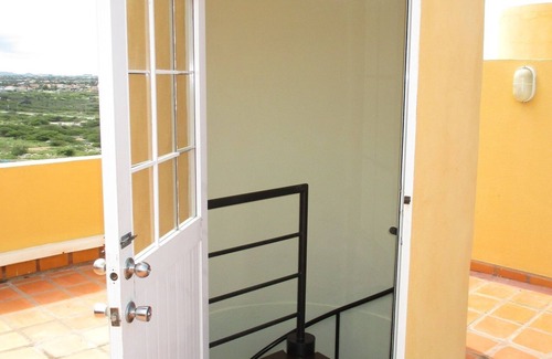 Oranjestad-West Eigentumswohnung | Penthouse Condo mit privater Dachterrasse in Ozeanien am Eagle Beach