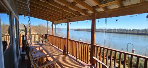 Morris Chapel Haus | Eagle's Bluff Cabin