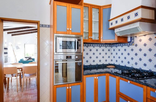 Fonte do Bispo Villa | Eagles Nest - ein charmantes, gut ausgestattetes Haus mit 3 Schlafzimmern, Pool- und Meerblick