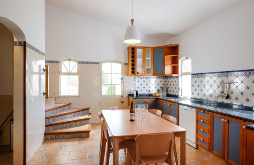 Fonte do Bispo Villa | Eagles Nest - ein charmantes, gut ausgestattetes Haus mit 3 Schlafzimmern, Pool- und Meerblick