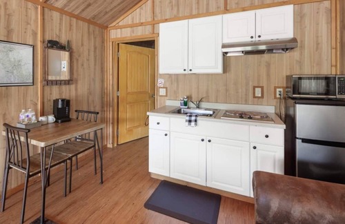 Coram Kabine | Eagles Nest Cabin! 6 miles to Glacier!