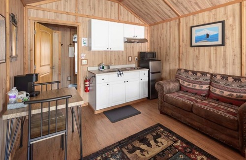 Coram Kabine | Eagles Nest Cabin! 6 miles to Glacier!