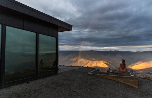 Orondo Haus | Experience the feeling of being on top of the world in this breathtaking retreat