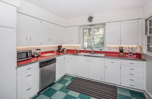 Springs Haus | STILVOLLES OSTHAMPTON-HAUS | NAHE BUCHT, ESSZIMMER, BAUERNHOFSTAND | 5 * Bewertungen