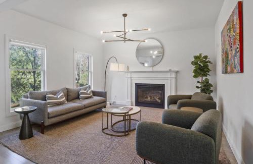 Springs Haus | East Hampton Retreat: Heated Pool, BBQ,Home Office