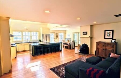 Easton Haus | Easton / St. Michaels Retreat