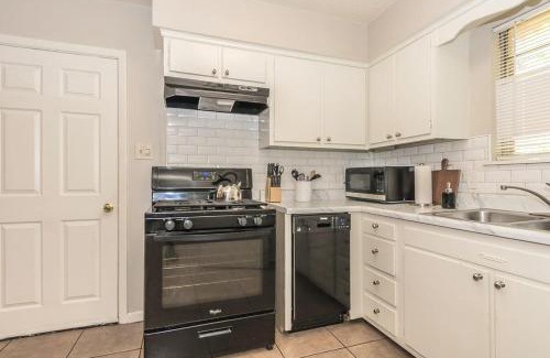 Little Rock Haus | Easy Access to Everything - The Westside Nest