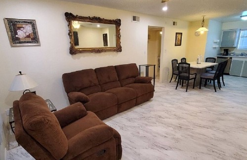 North Center Revitalization Association Wohnung | Easy Access to the Tri Cities!