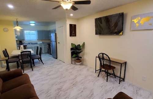 North Center Revitalization Association Wohnung | Easy Access to the Tri Cities!