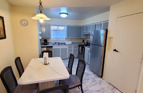 North Center Revitalization Association Wohnung | Easy Access to the Tri Cities!